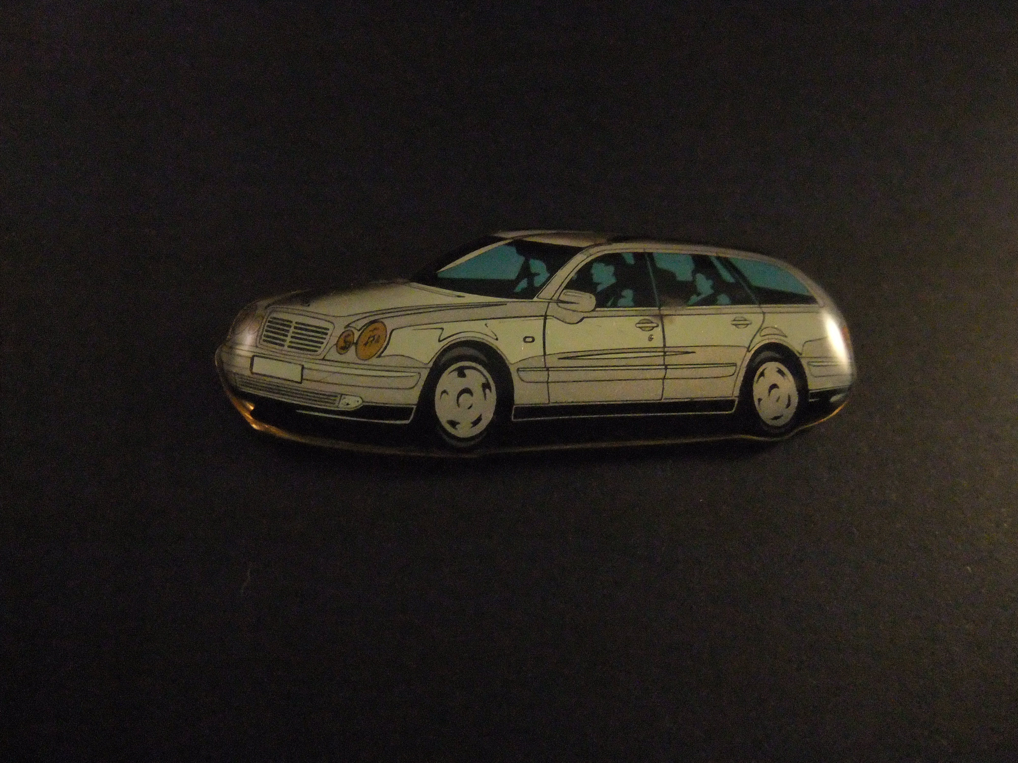 Mercedes-Benz E 280 Break grijs ( personen in de auto